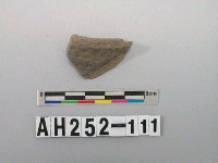 藏品(灰色泥質陶頸部殘件)的圖片